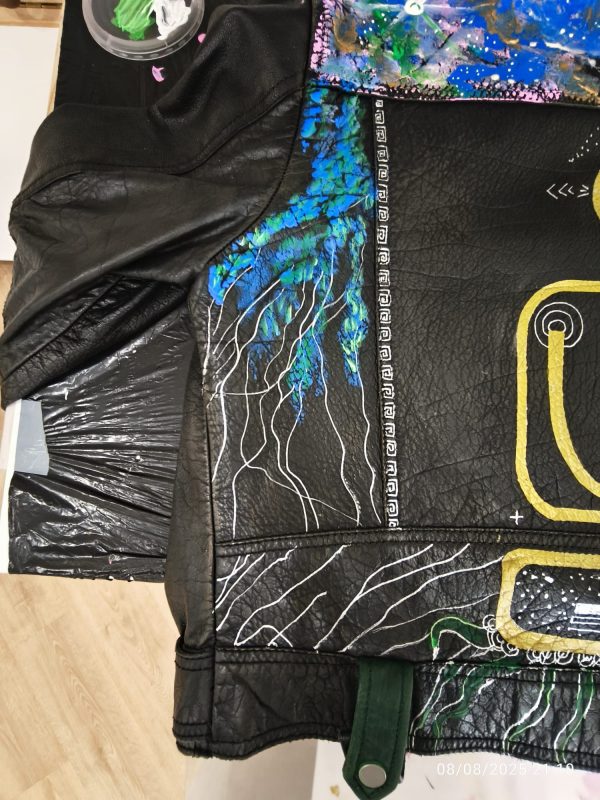 CHAQUETA DE MOTERO PERSONALIZADA PINTADA A MANO - Imagen 2