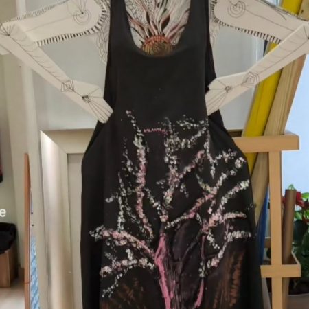 VESTIDO CON ARBOL DE ALMENDRO ROSA AMA-ARTE